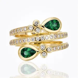 18K Mummy Ring with emerald and diamond pavé